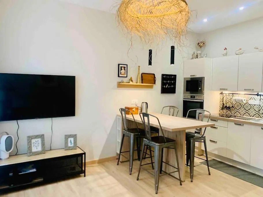 Jolijoliette, Terrasse, Central, Climatise, Wifi , Garage Marseille France