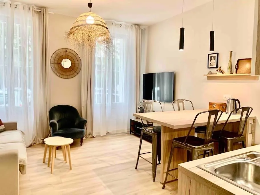 Jolijoliette, Terrasse, Central, Climatise, Wifi , Garage Marseille 0*,  France